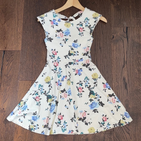 Talula x Aritzia flower print dress - Picture 1 of 4